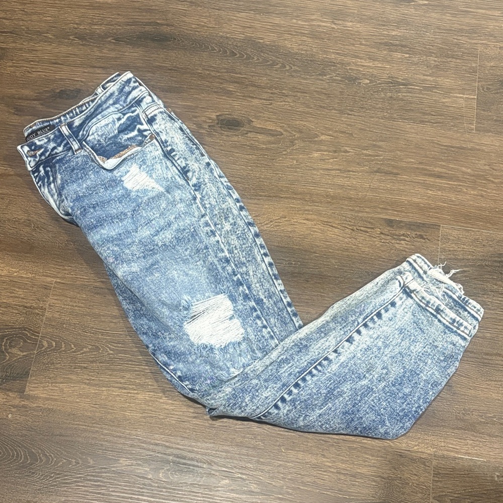 Judy Blue Light Wash Distressed Boyfriend Jeans